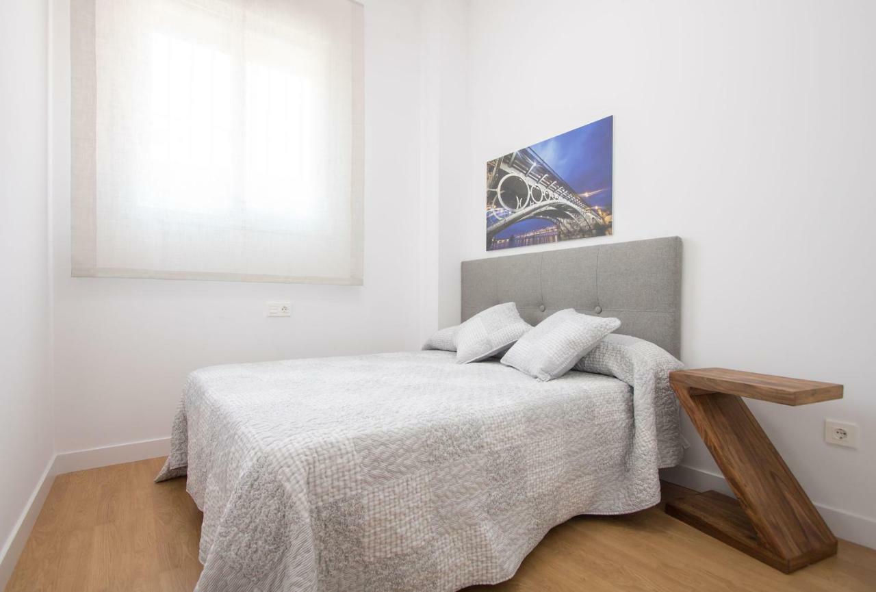 Murallas De Sevilla Apartamento Con Garaje 4 Pax Luaran gambar
