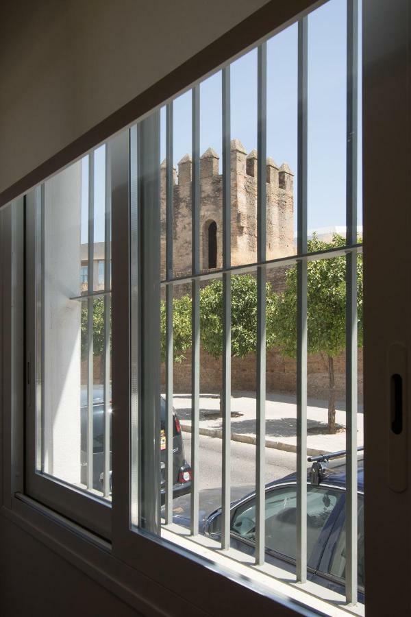Murallas De Sevilla Apartamento Con Garaje 4 Pax Luaran gambar